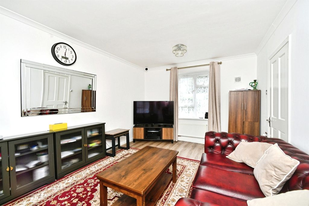 Property photo 3 of 24