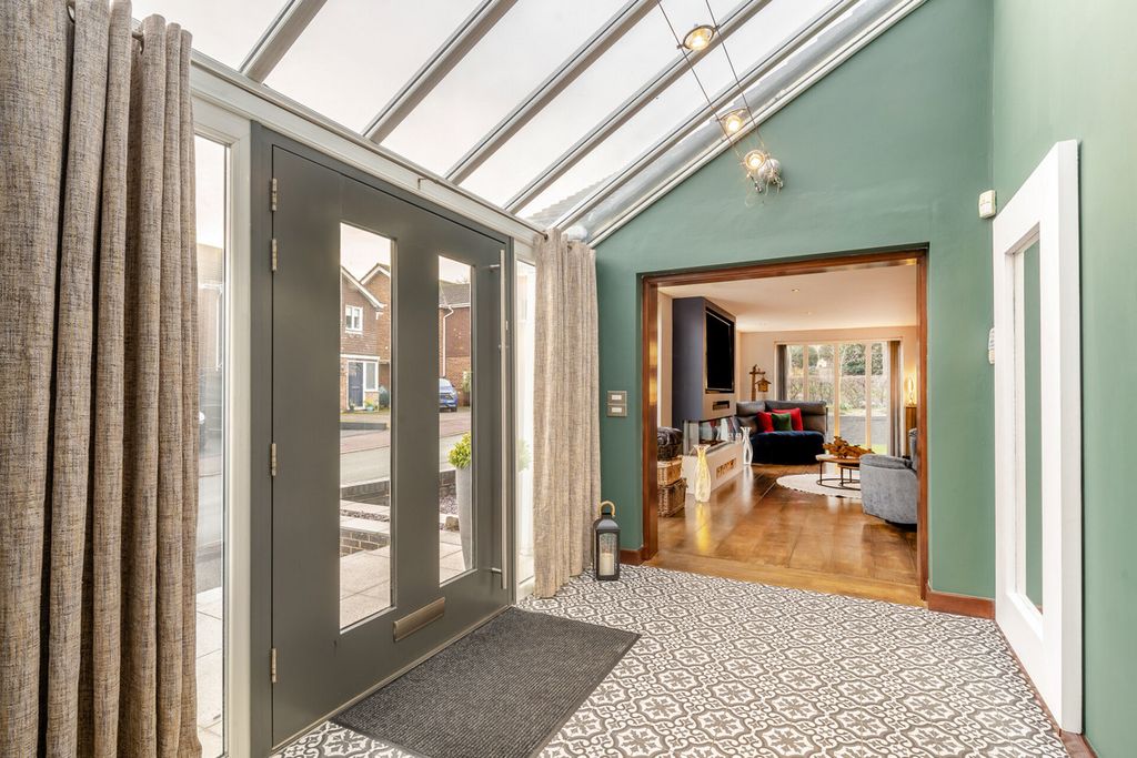 Property photo 2 of 31