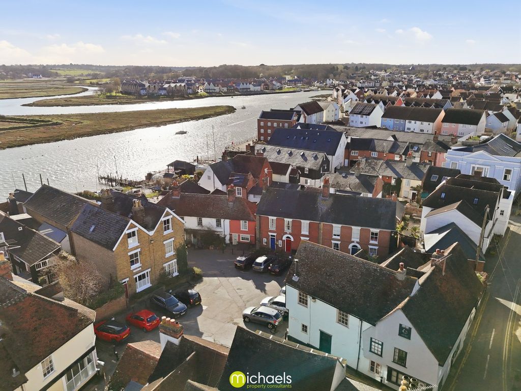 Property photo 2 of 31