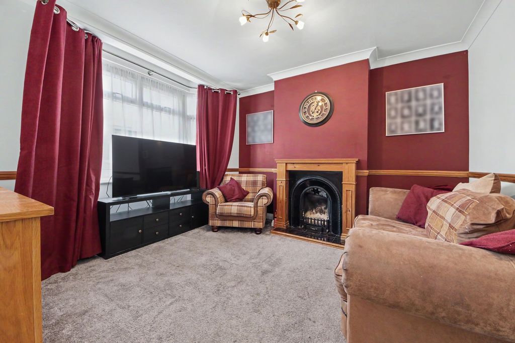 Property photo 3 of 17