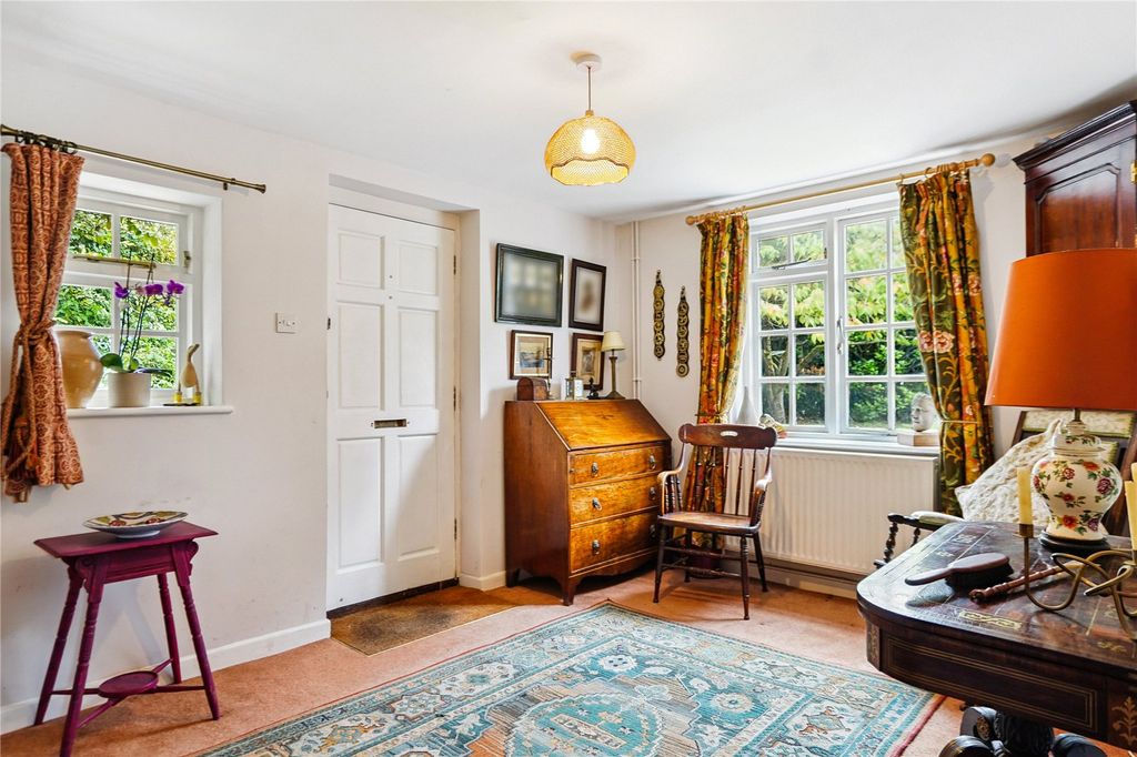 Property photo 2 of 22 Entrance Hall