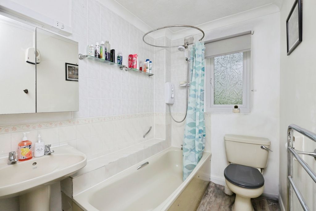 1 bed flat for saleParkside, Alexandra Road, Heathfield, East Sussex TN21 photo 5
