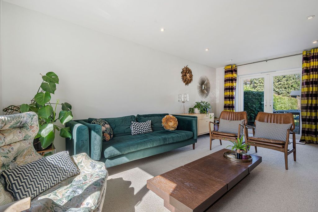 Property photo 3 of 29 Reception