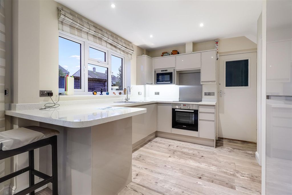 Property photo 2 of 17 Img_9639.Jpg