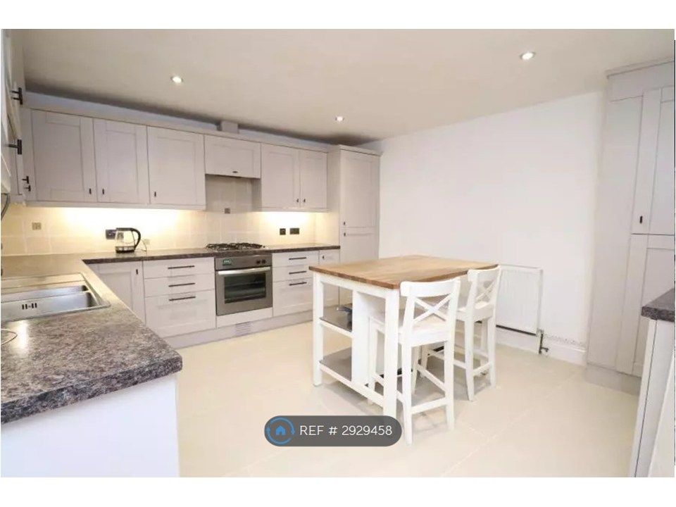 Property photo 2 of 12 Kitchen