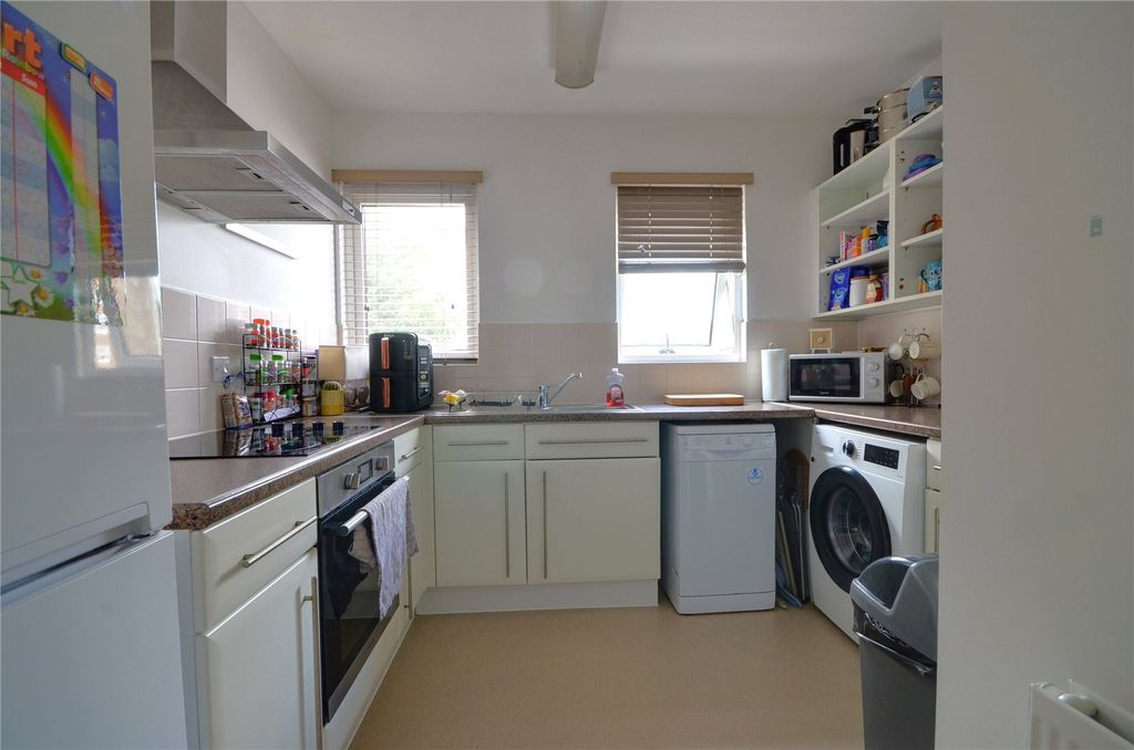 Property photo 3 of 10 Kitchen