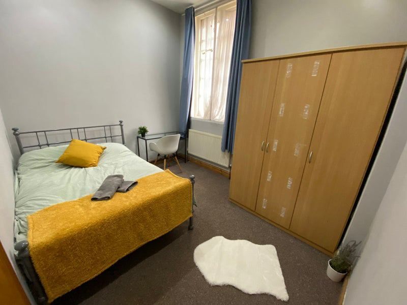 Property photo 1 of 9 Room 5- £835 Available 11/10/2025