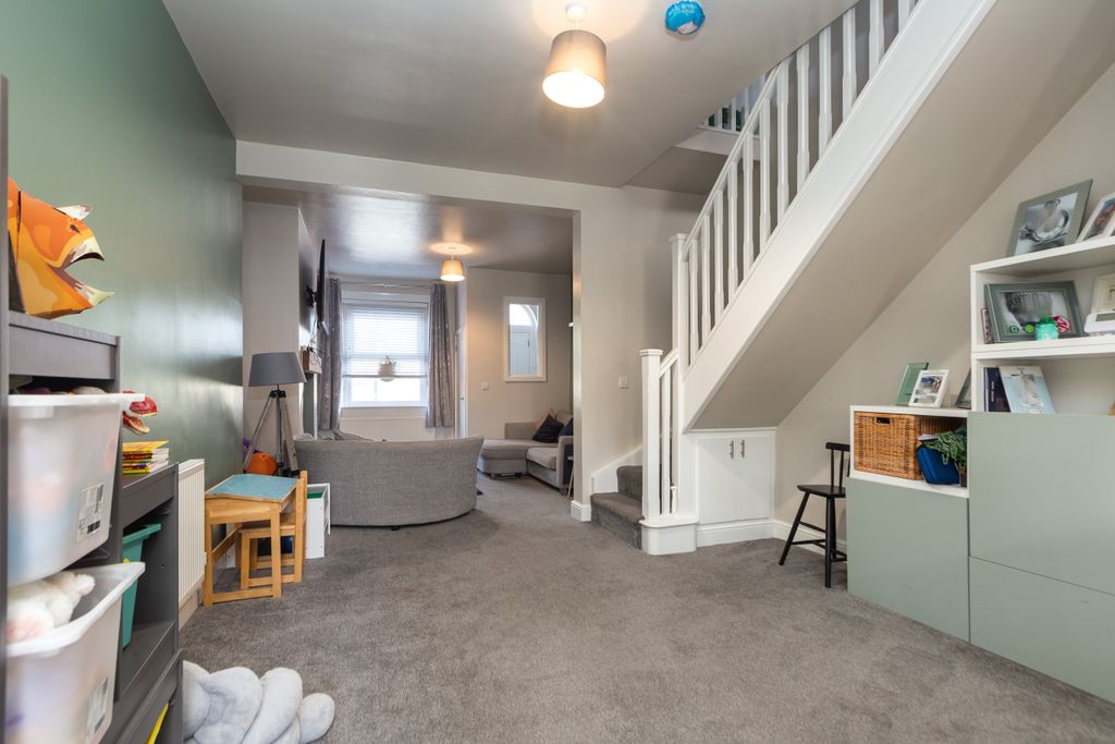 Property photo 3 of 17 Dining Area