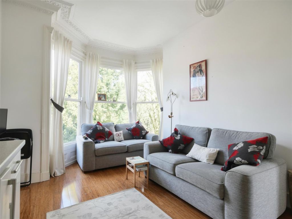 Property photo 3 of 10 l.Png