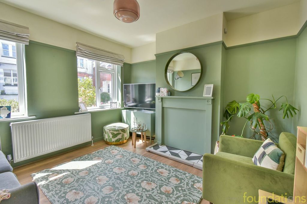Property photo 2 of 17