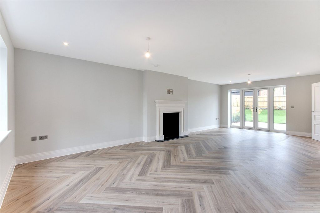 Property photo 3 of 16 Living