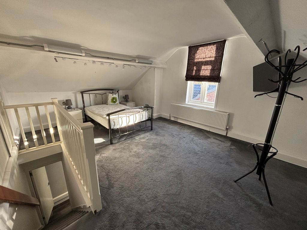 Property photo 2 of 9 Image