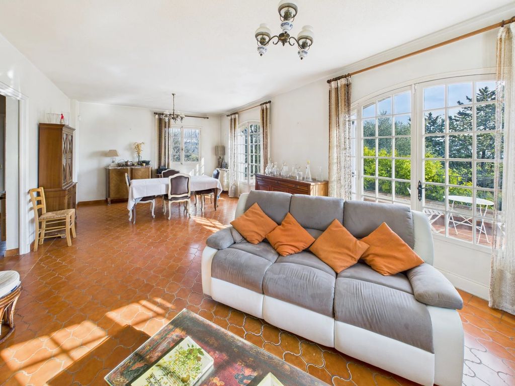 Property photo 3 of 28