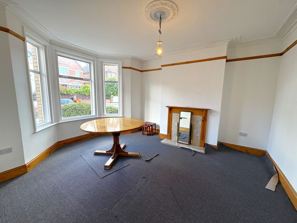 Property photo 1 of 11 Living Room