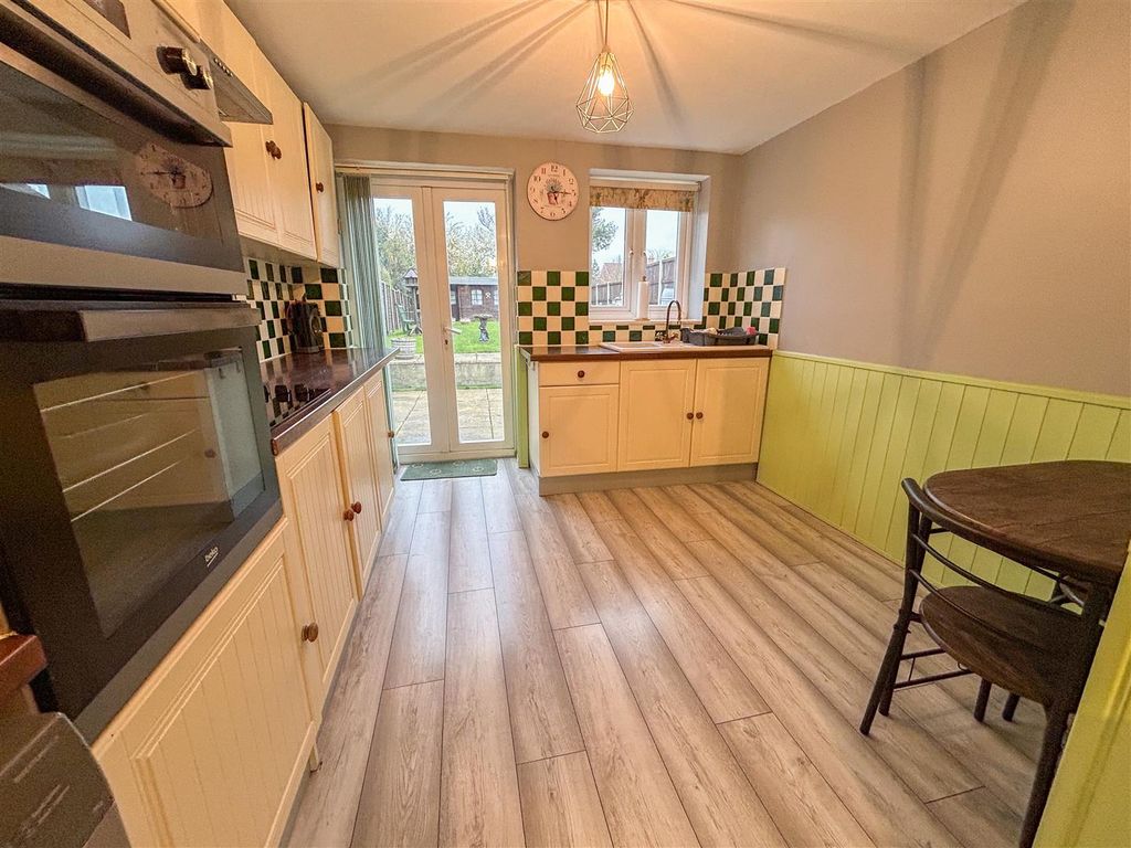 Property photo 3 of 13 Kitchen