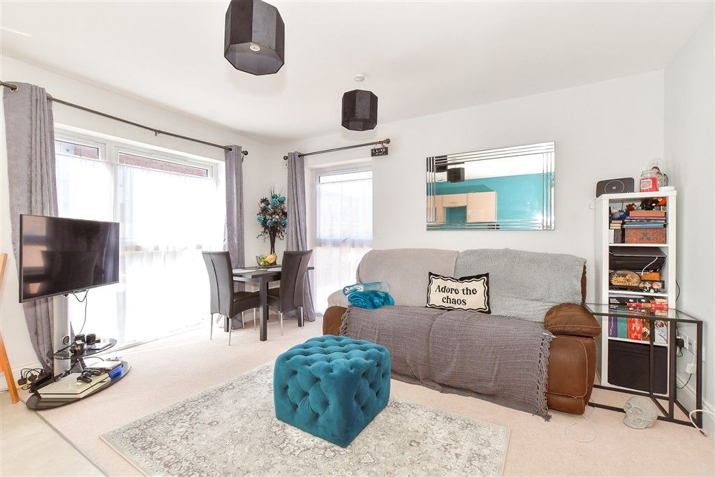 Property photo 3 of 10 Lounge/ Kitchen