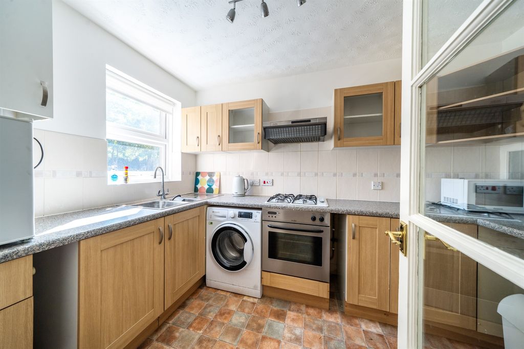 Property photo 3 of 12