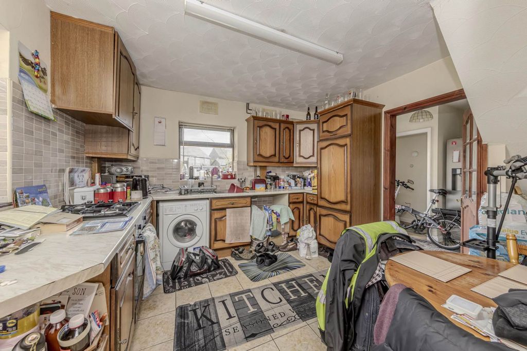 Property photo 3 of 24