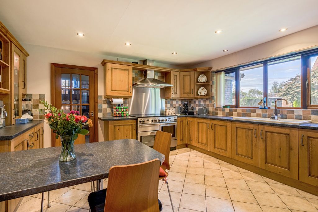 Property photo 2 of 20 Kitchen