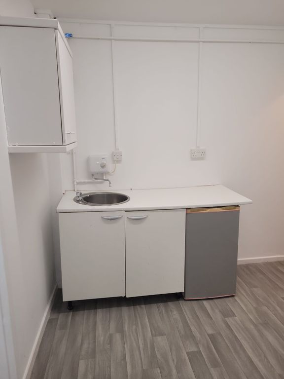 Property photo 3 of 5 Kitchen / Office