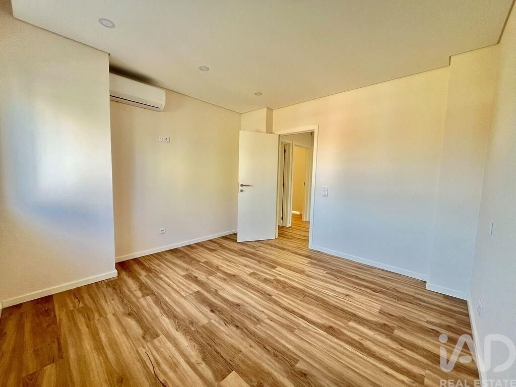Property photo 2 of 34