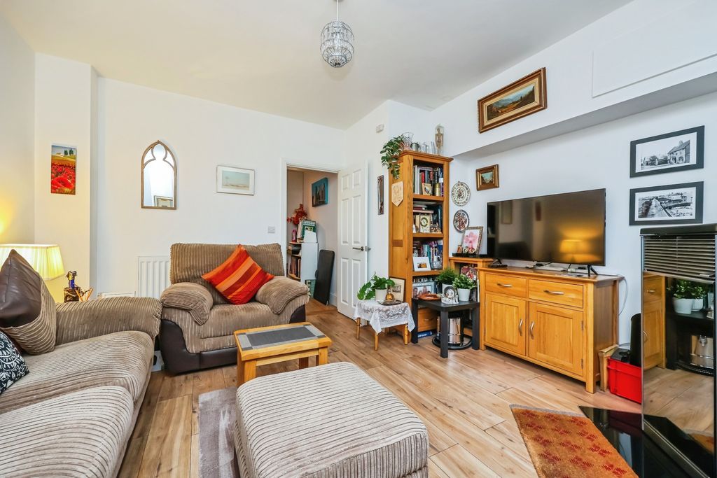 Property photo 2 of 23