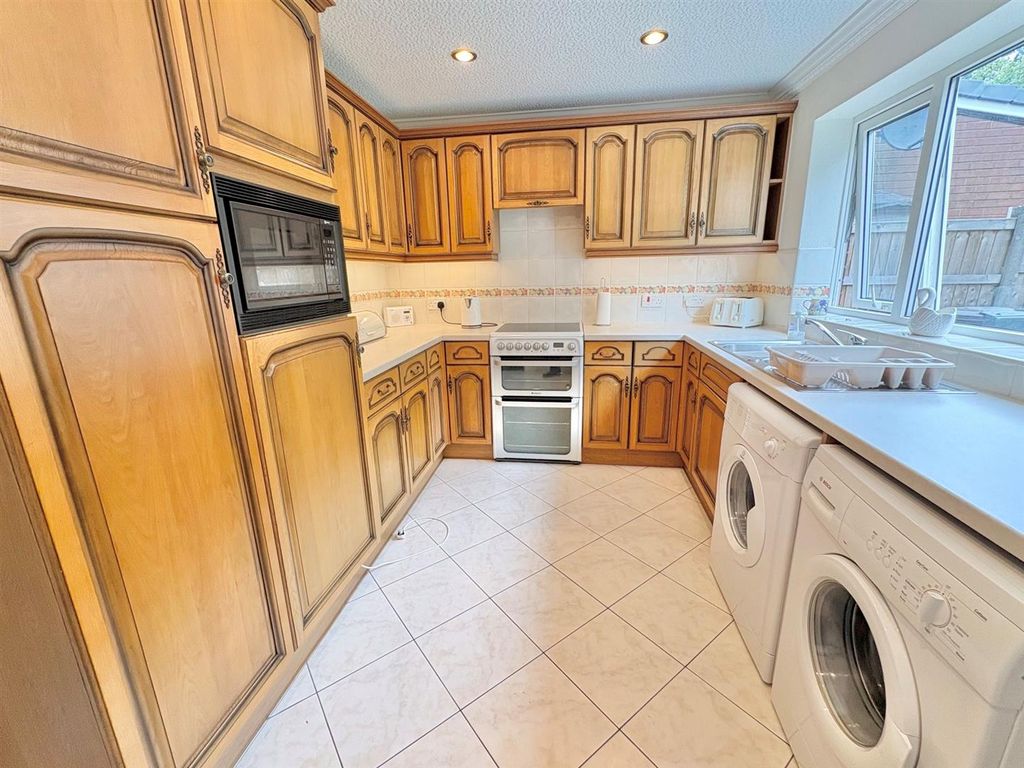 Property photo 3 of 18 Kitchen.Jpg