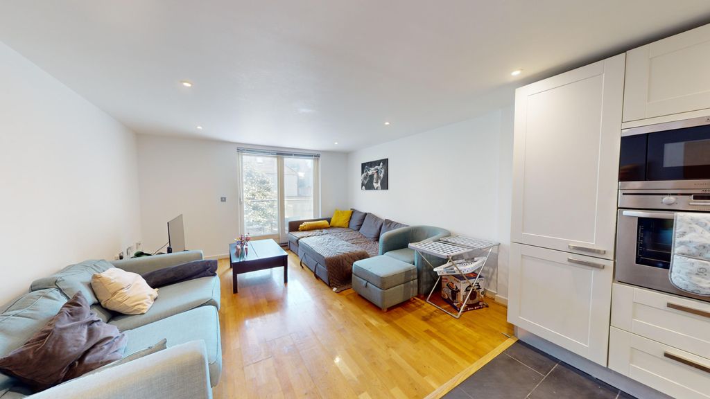 Property photo 2 of 10