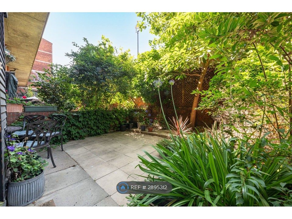 Property photo 1 of 9 Beautiful South Facing Garden