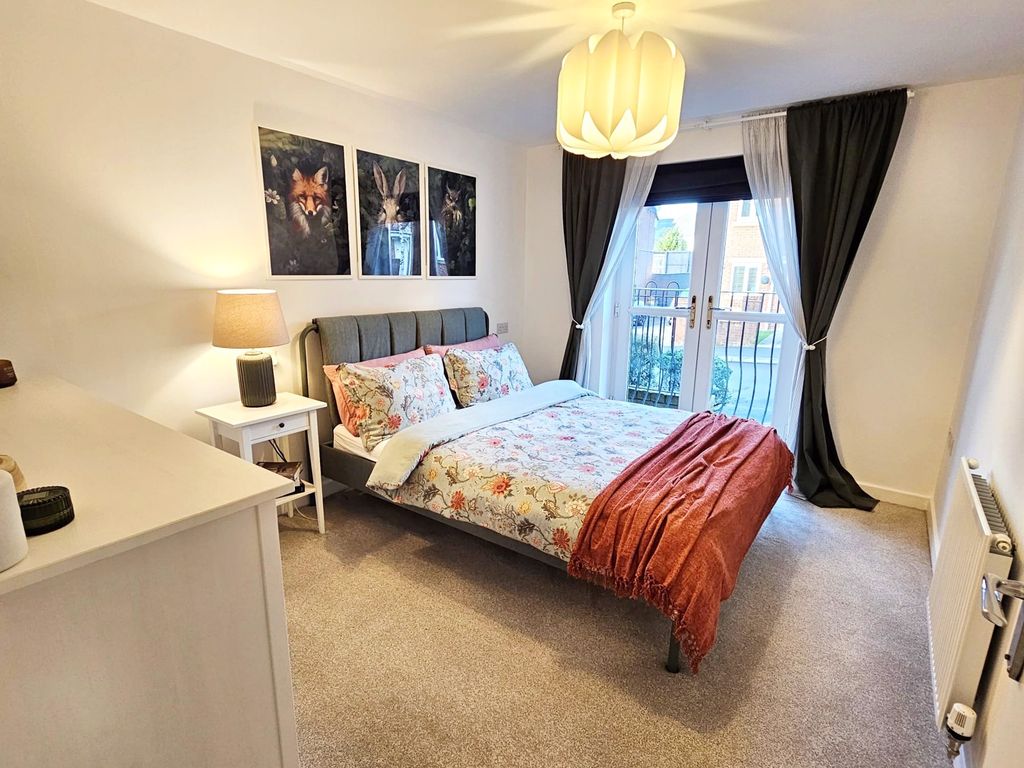 Property photo 3 of 24 Master Bedroom