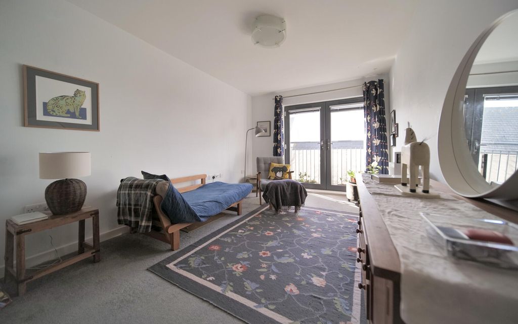 Property photo 3 of 9 Bedroom