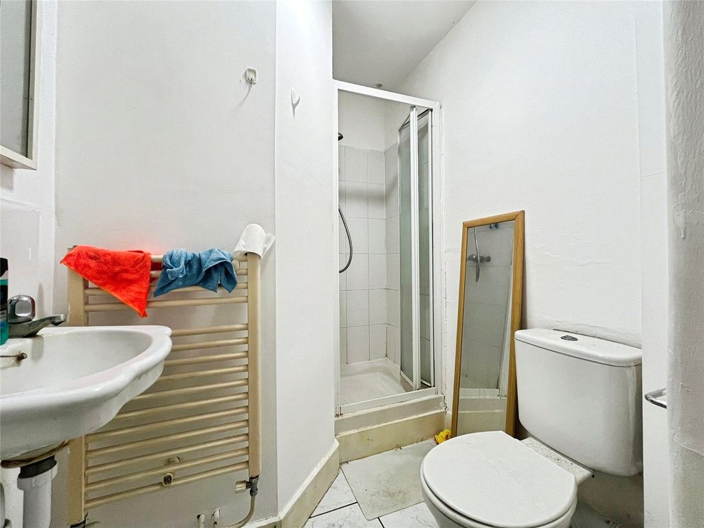 Property photo 2 of 4 Bathroom