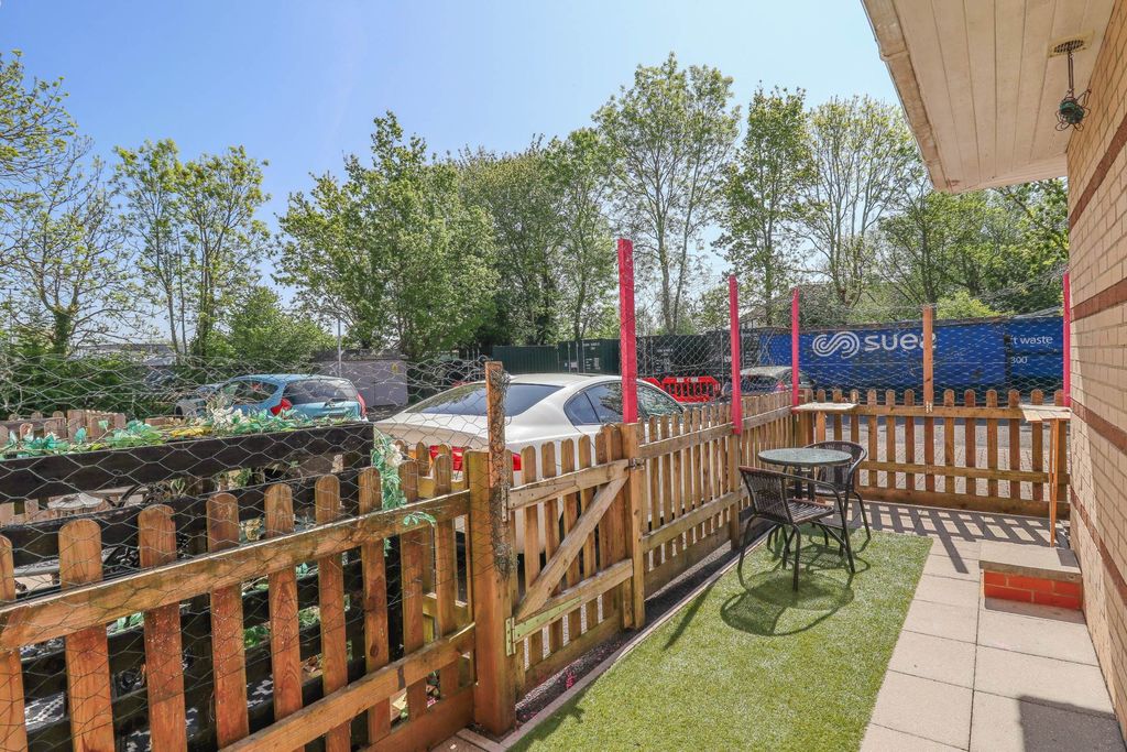 Property photo 2 of 11