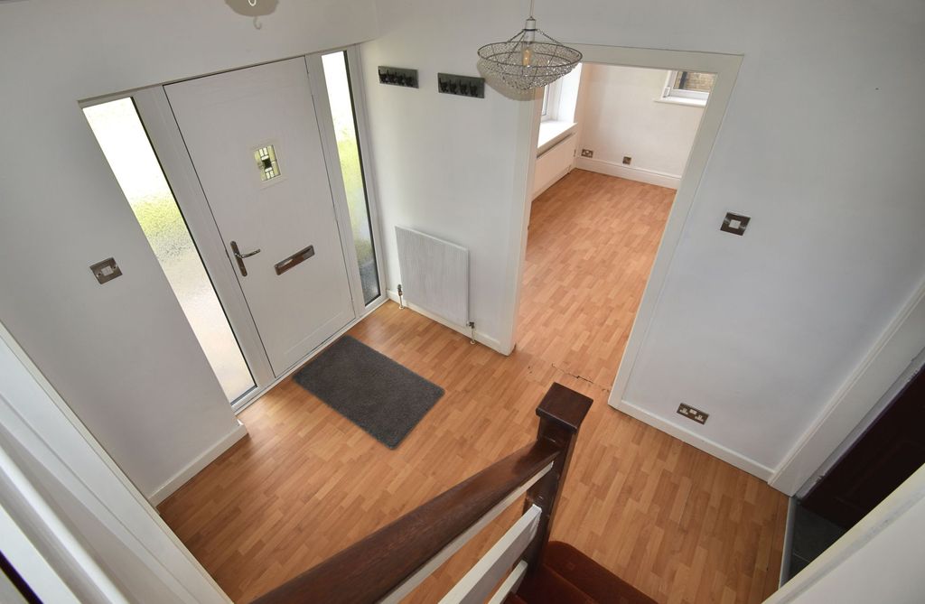 Property photo 2 of 25 Entrance Hall