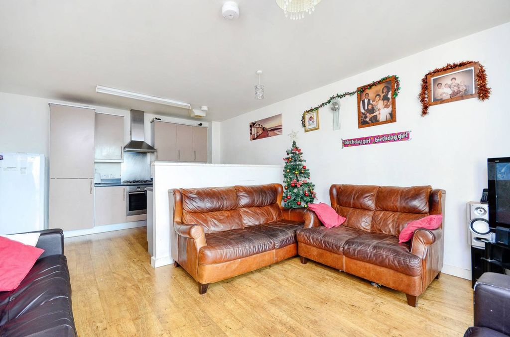 Property photo 3 of 16