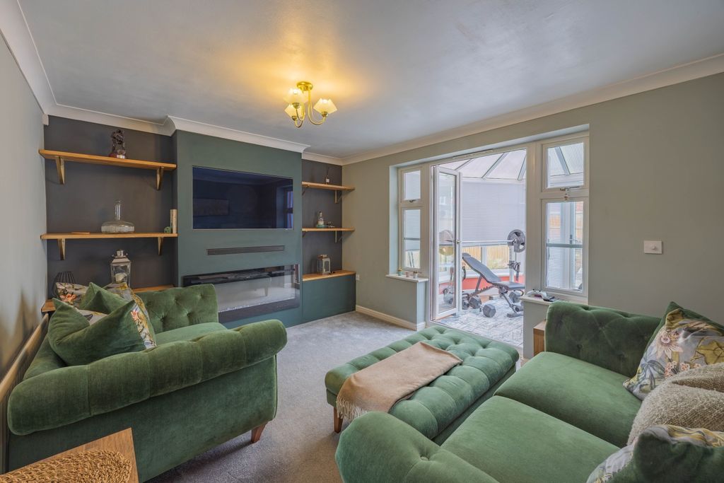 Property photo 2 of 19 Ewemove Taunton Burge Meadow (8)