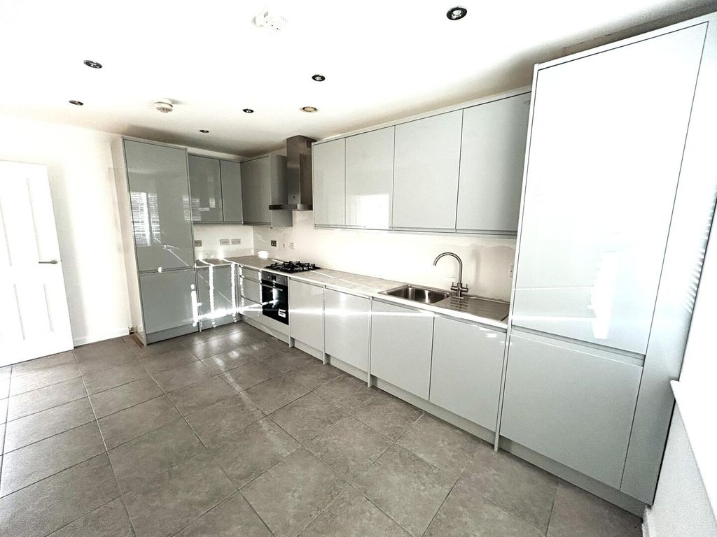 Property photo 2 of 20 Kitchen