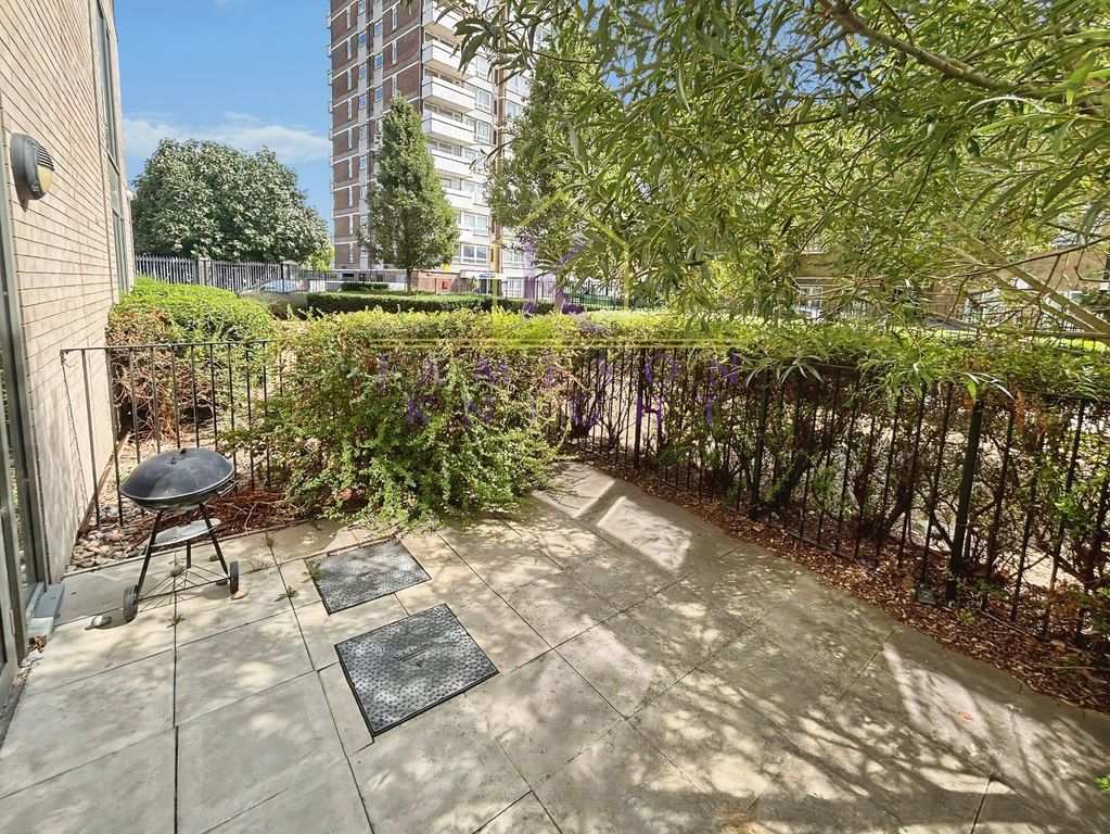 Property photo 2 of 12 Photo 17