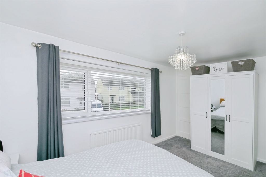 Property photo 3 of 27