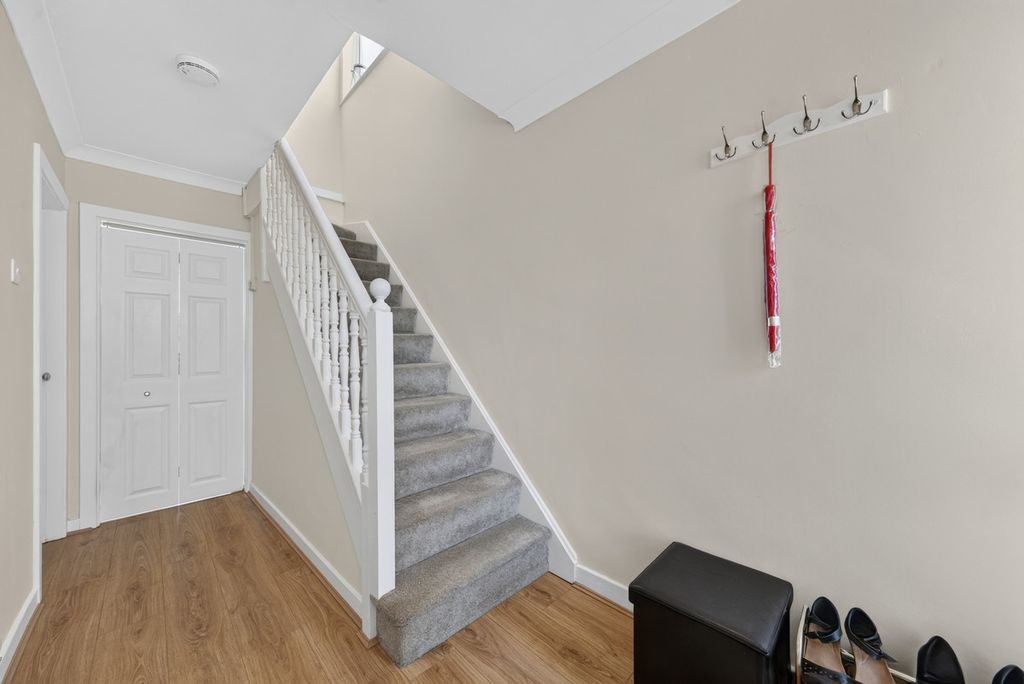 Property photo 2 of 27