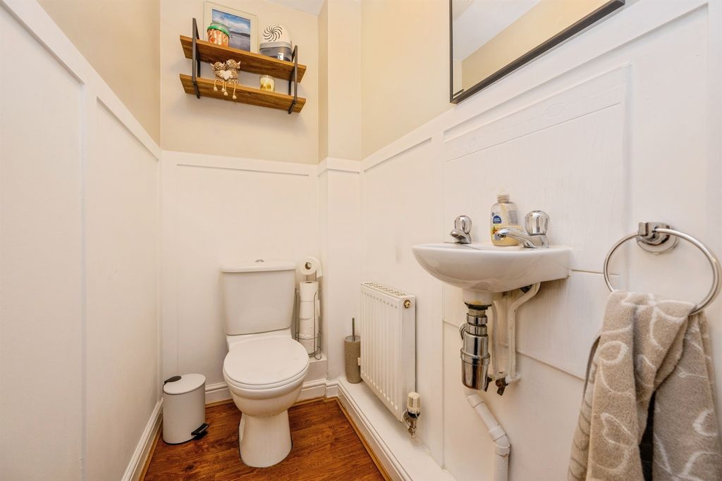 Property photo 3 of 12