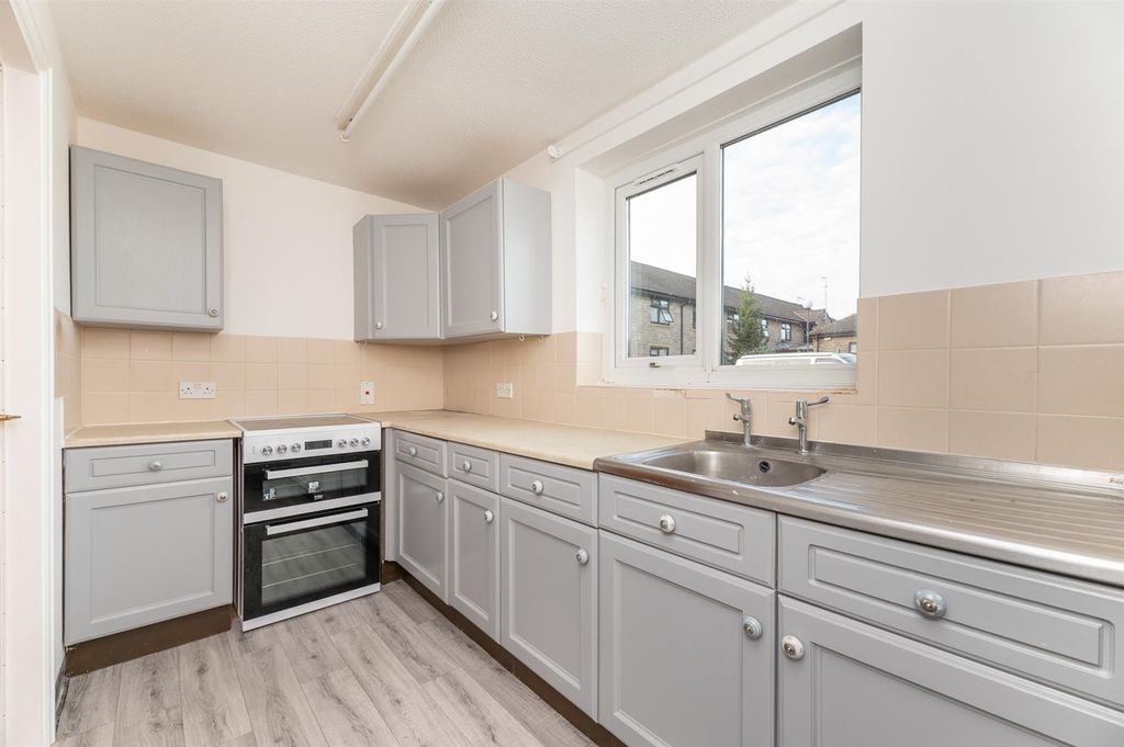 Property photo 3 of 19 Kitchen