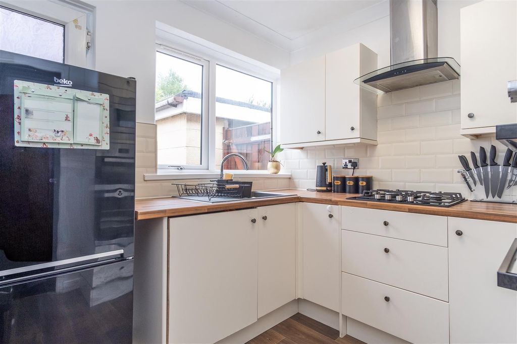 Property photo 3 of 22 Kitchen