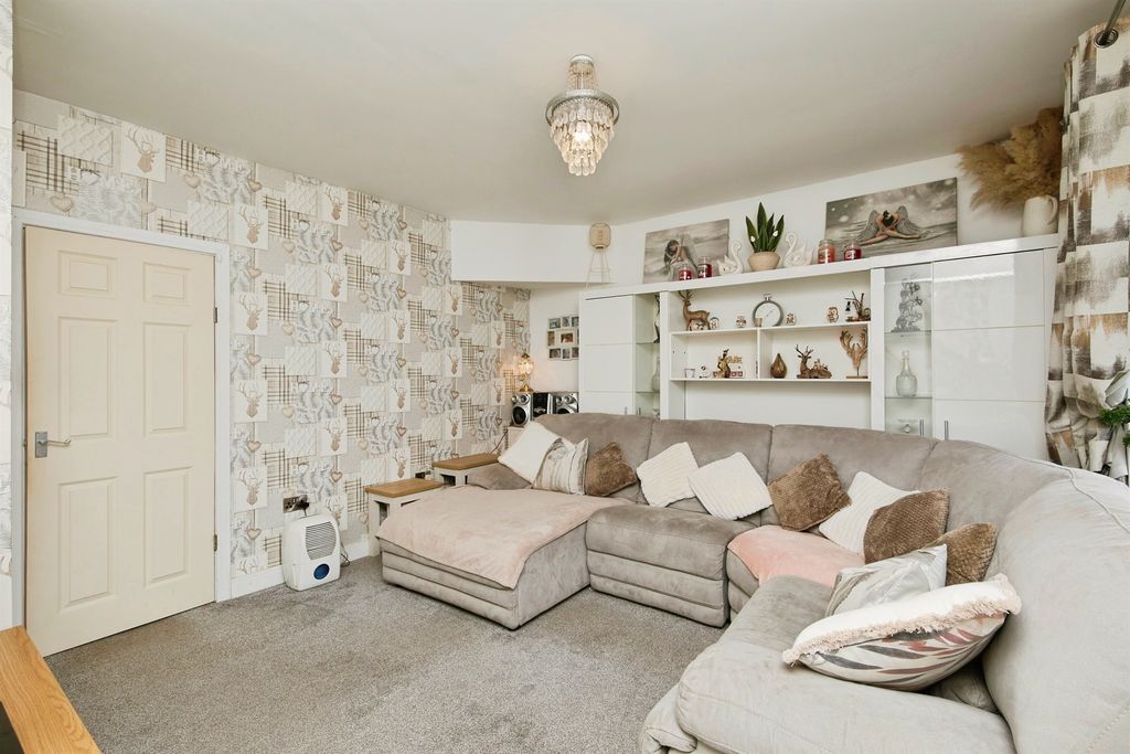 Property photo 3 of 20