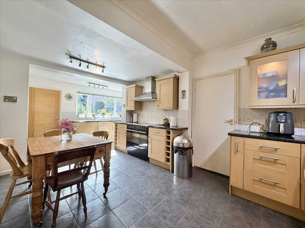 Property photo 3 of 32