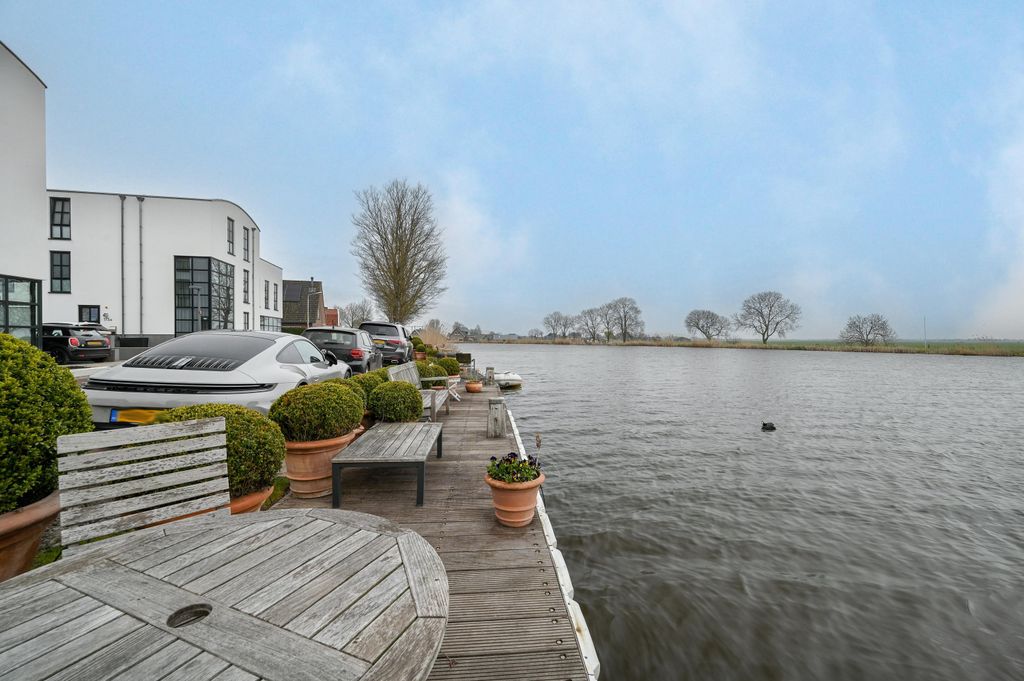 Property photo 2 of 46