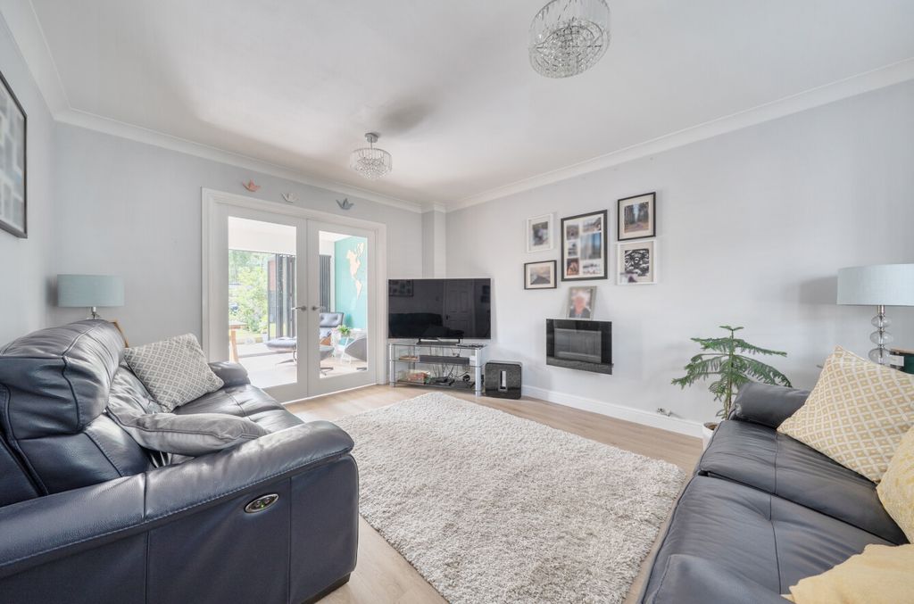 Property photo 2 of 20 1472651-12-6A2Ffc...