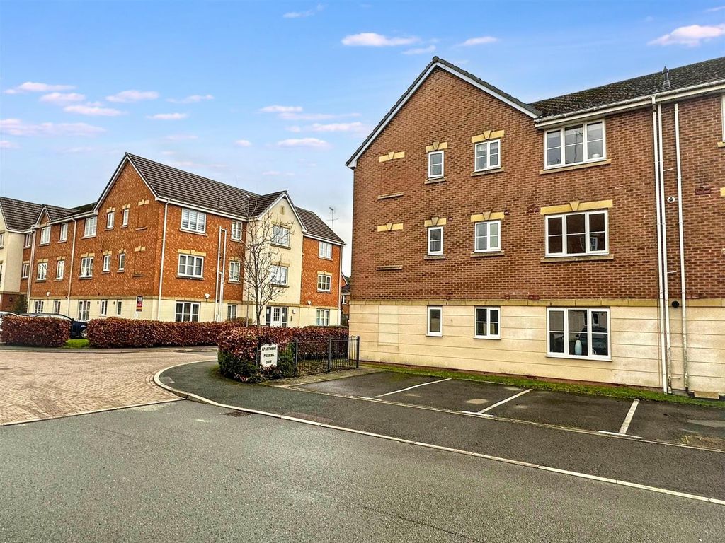 Property photo 2 of 18 Parking