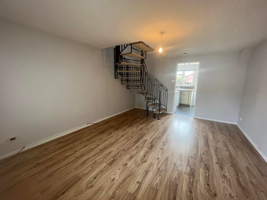 Property photo 2 of 8 Image