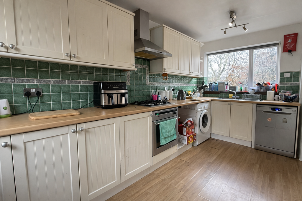 Property photo 3 of 15 Kitchen